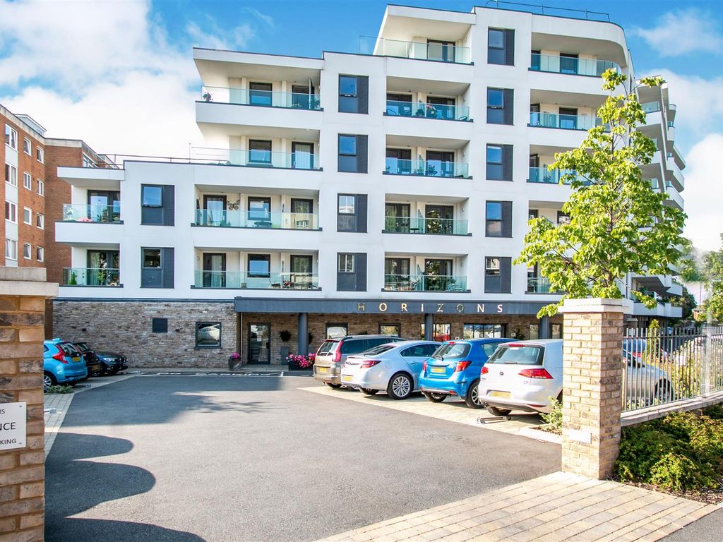 1 bed flat for sale in Horizons, Churchfield Road, Poole BH15, £195,000