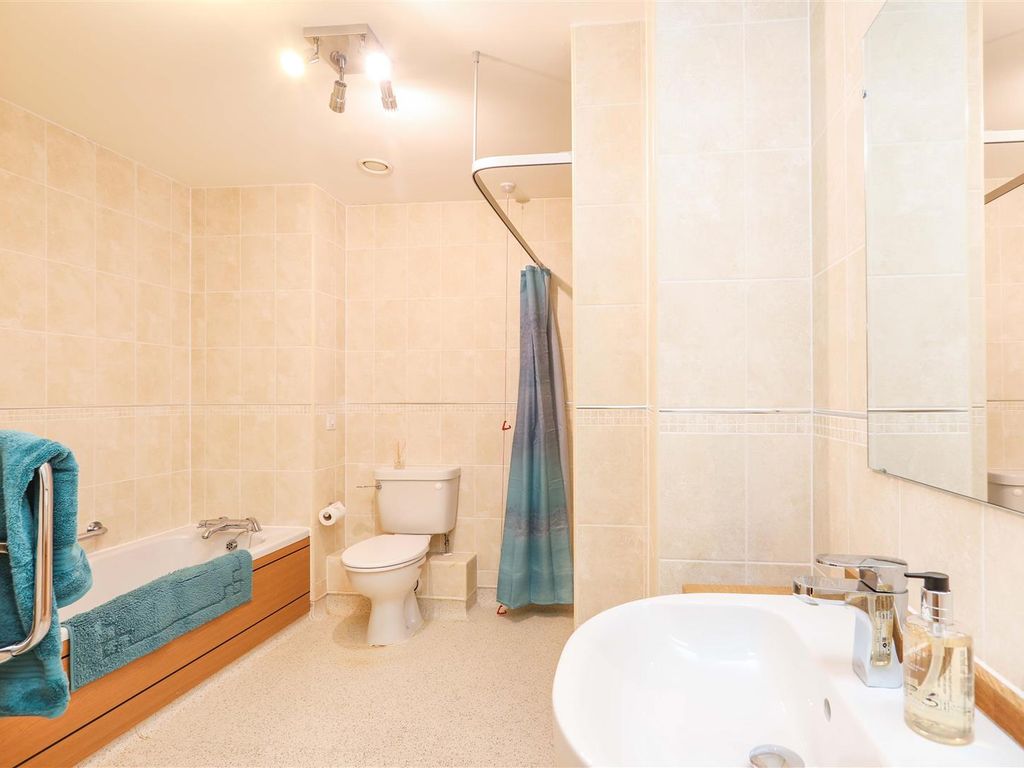 1 bed flat for sale in Jenner Court, St. Georges Road, Cheltenham, Gloucestershire GL50, £168,000