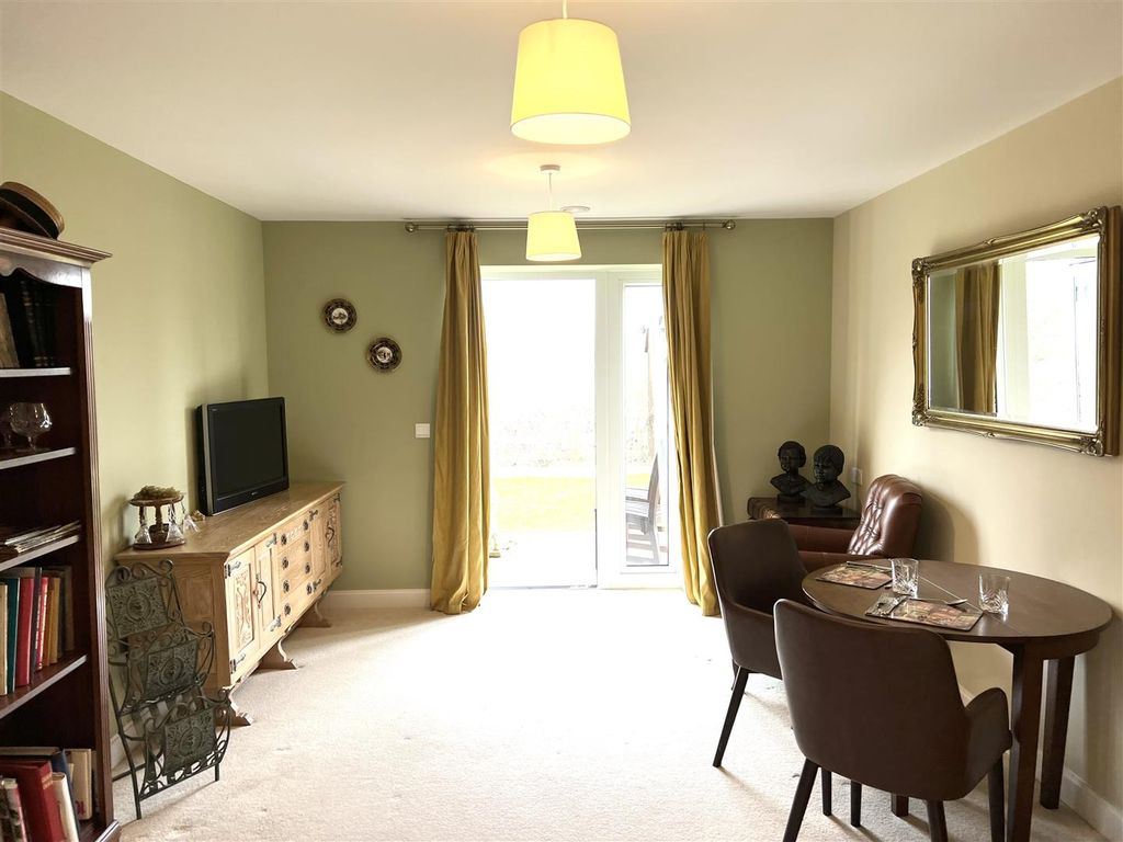 1 bed flat for sale in Harvard Place, Springfield Close, Stratford-Upon-Avon CV37, £150,000