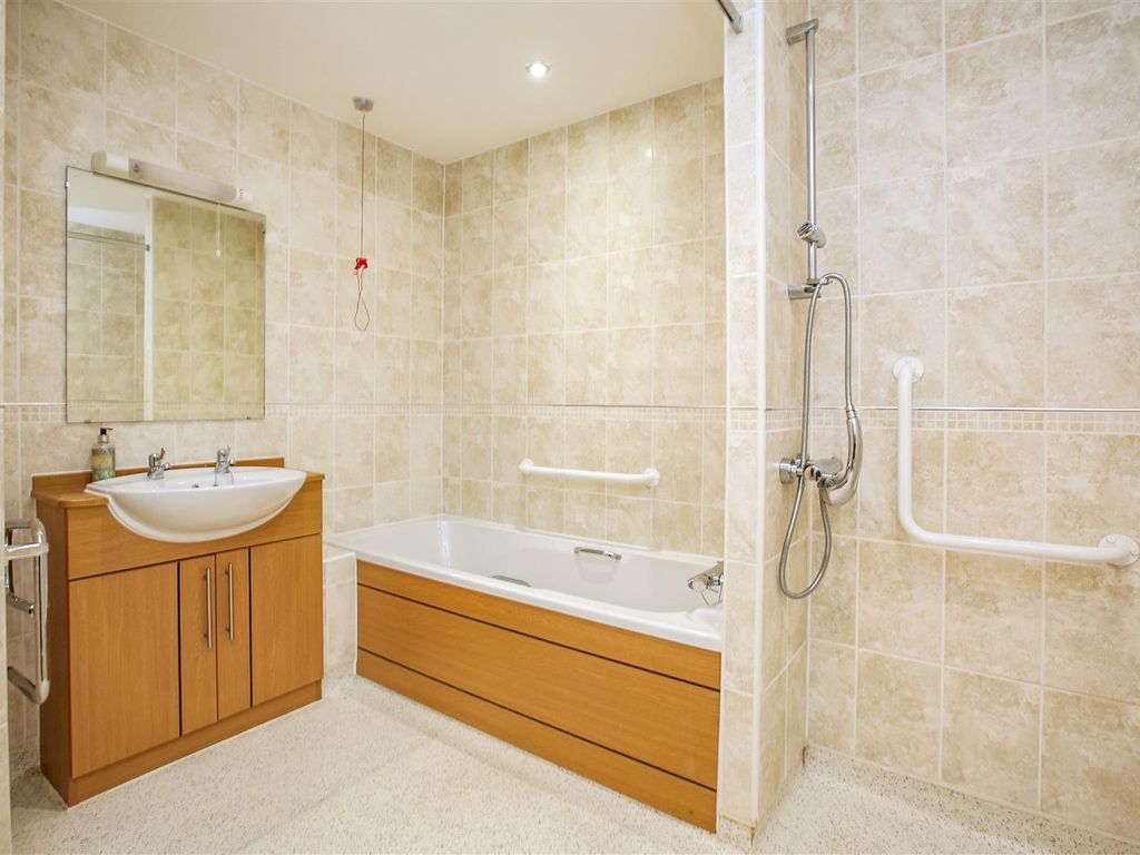 1 bed flat for sale in Dutton Court, Station Approach, Off Station Road, Cheadle Hulme, Cheadle SK8, £155,000