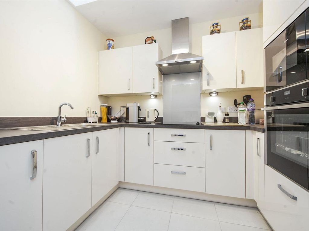 1 bed flat for sale in Hawkesbury Place, Fosseway, Stow On The Wold GL54, £250,000