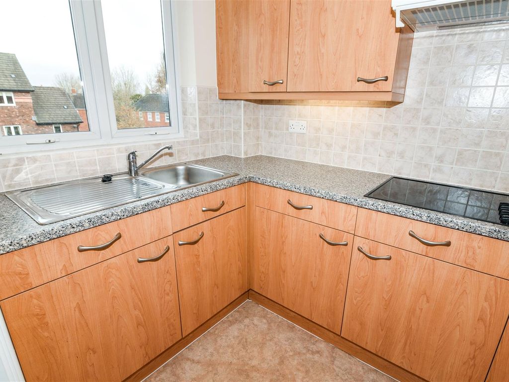 1 bed flat for sale in Beatty Court, Holland Walk, Off Ernley Close, Nantwich, Cheshire CW5, £105,000