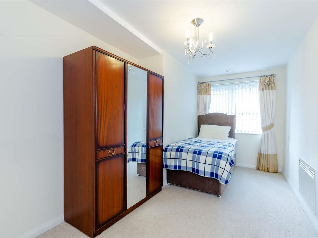 2 bed flat for sale in Malpas Court, Malpas Road, Northallerton DL7, £170,000