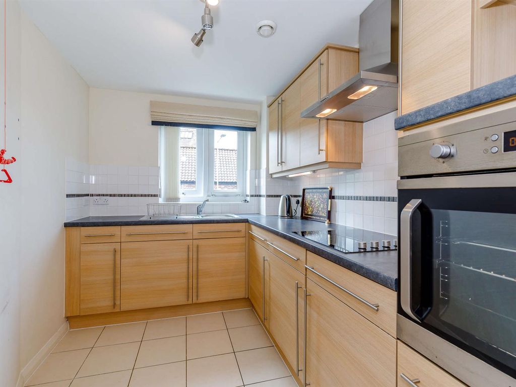 2 bed flat for sale in Malpas Court, Malpas Road, Northallerton DL7, £170,000