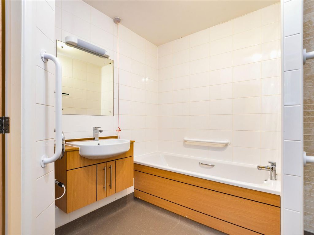 1 bed flat for sale in Lyle Court, 25 Barnton Grove, Edinburgh EH4, £220,000
