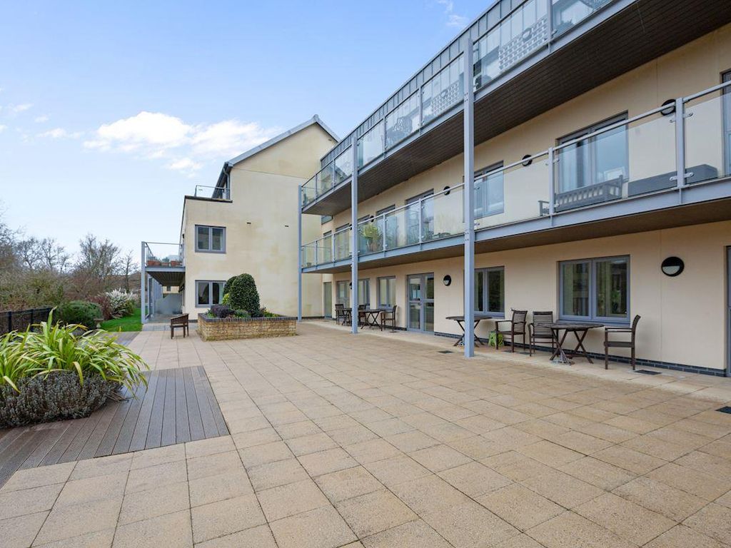 1 bed flat for sale in Bowles Court, Westmead Lane, Chippenham SN15, £175,000