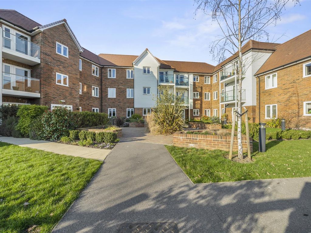 1 bed flat for sale in Smallhythe Road, Tenterden TN30, £310,000