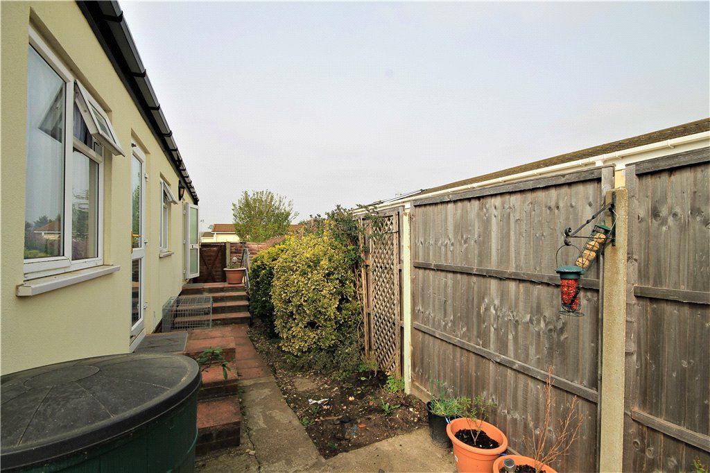 1 bed bungalow for sale in Chapel Farm Mobile Home Park, Guildford Road, Normandy, Guildford GU3, £90,000