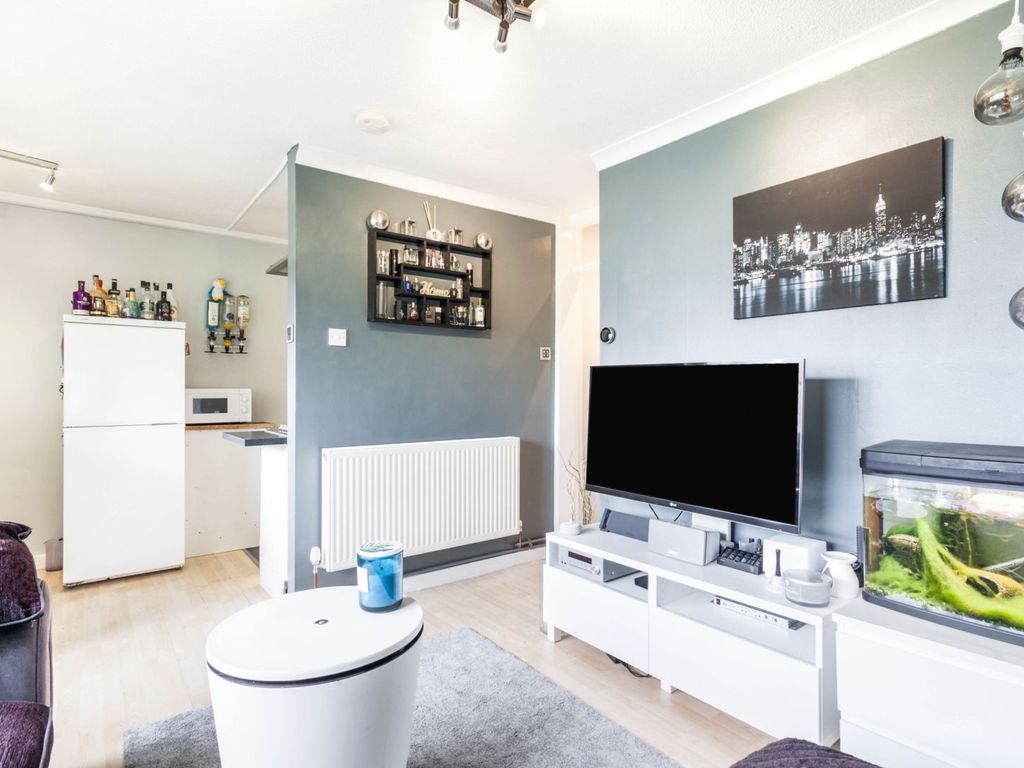 1 bed flat for sale in Stanley Road, Sutton SM2, £240,000