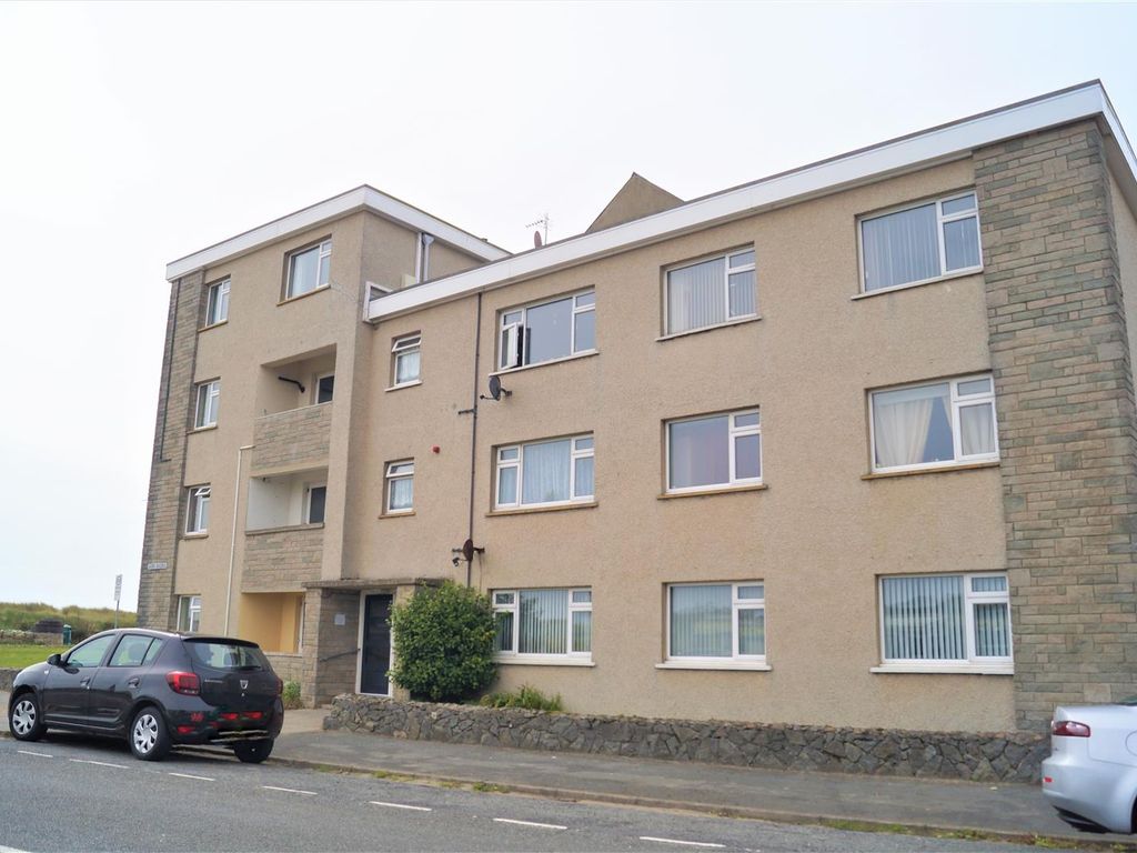 3 bed flat for sale in Embankment Road, Pwllheli LL53, £115,000