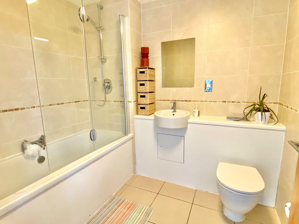 1 bed penthouse for sale in Barry Lane, Cardiff CF10, £210,000