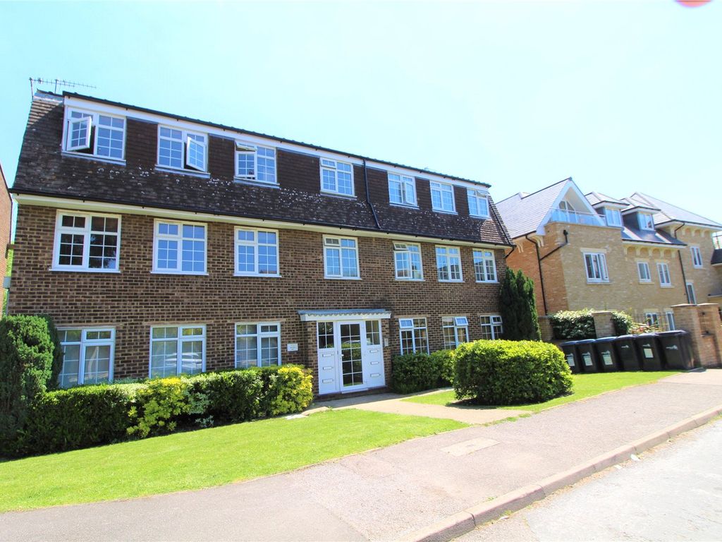 2 bed flat for sale in Calshot Way, Enfield EN2, £289,950