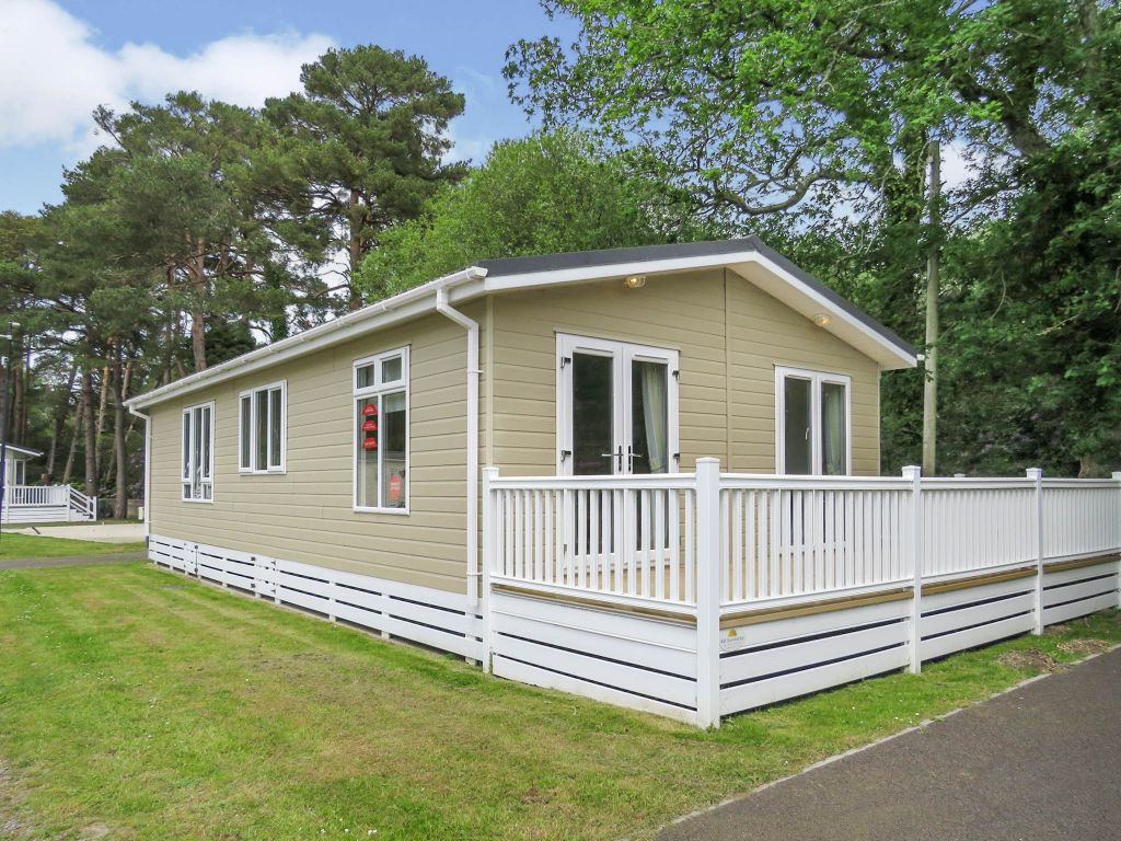 2 bed mobile/park home for sale in Oakdene Park, St. Leonards, Ringwood BH24, £154,995