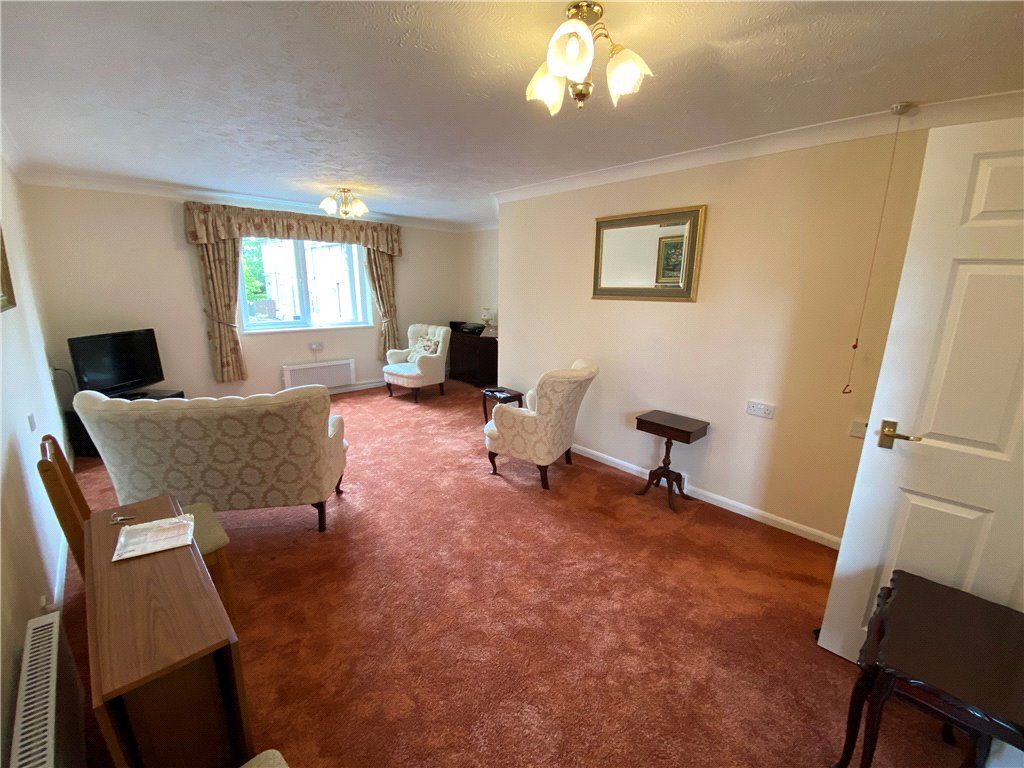 1 bed flat for sale in Epsom Road, Epsom KT17, £110,000