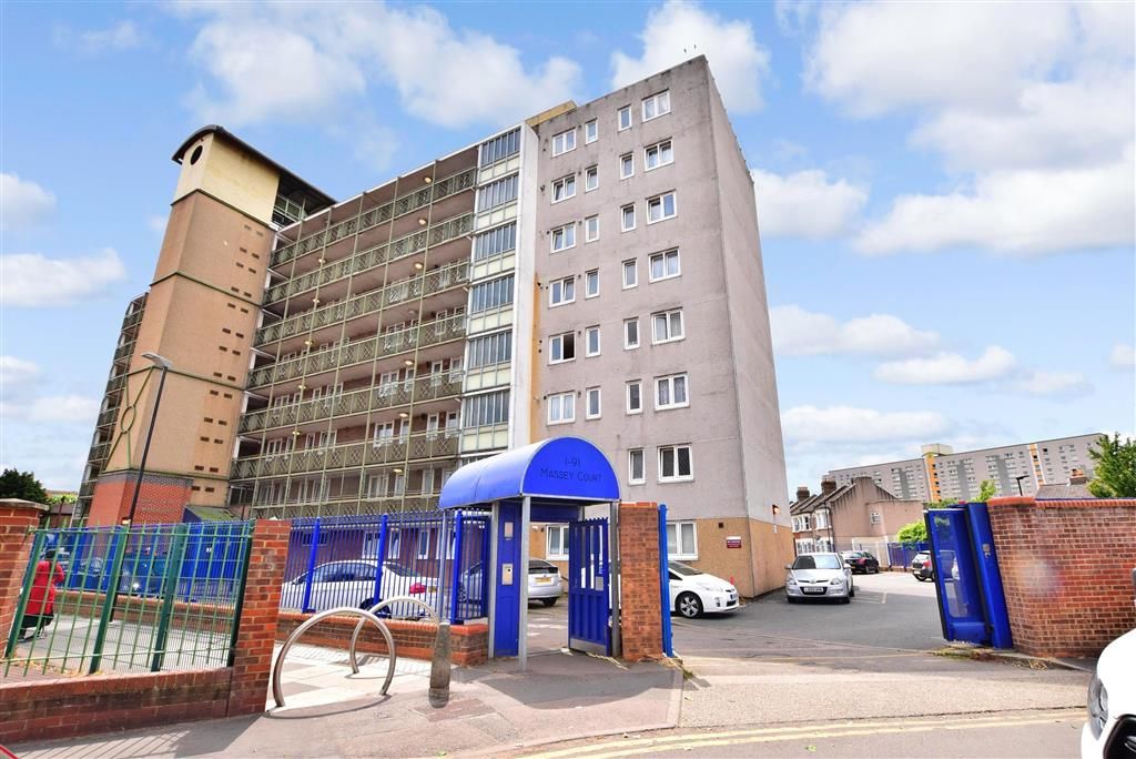 2 bed flat for sale in Florence Road, London E6, £255,000