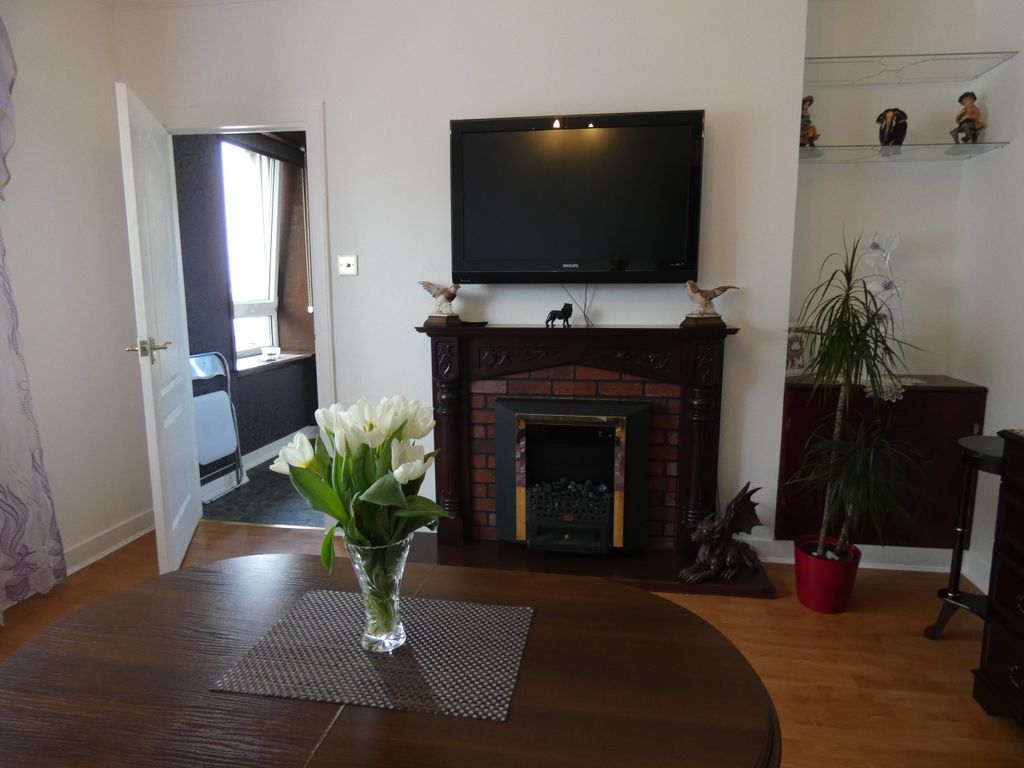 2 bed flat for sale in Mansefield Road, Aberdeen AB11, £67,000