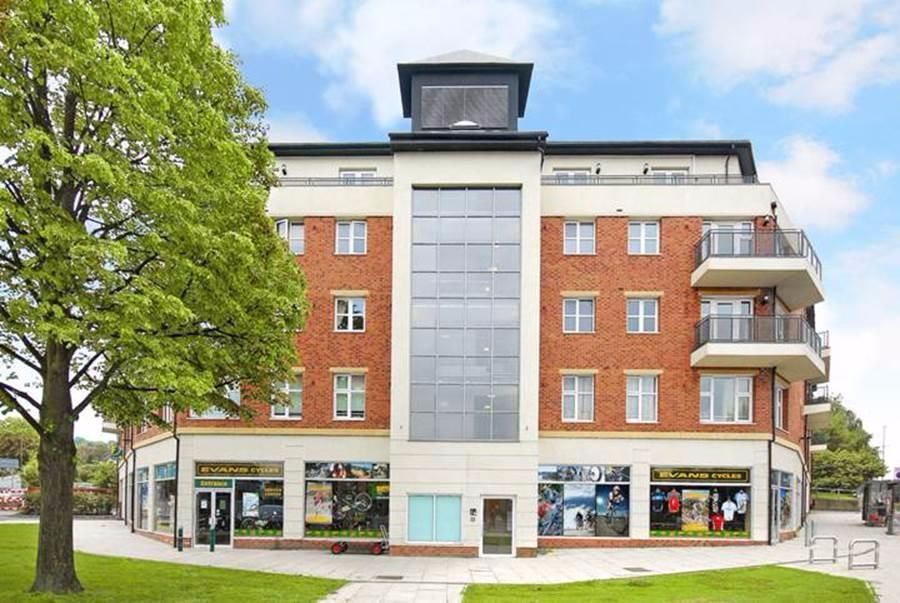 2 bed flat for sale in Peaberry Court, Greyhound Hill, Hendon NW4, £300,000