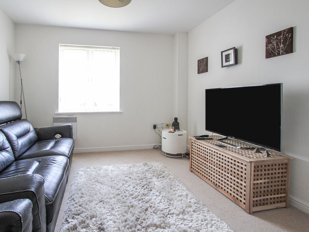 3 bed flat for sale in Jamaica Grove, Coedkernew, Newport NP10, £135,000