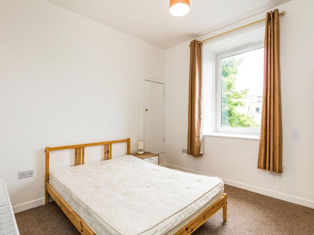 2 bed flat for sale in George Street, Aberdeen AB25, £90,000