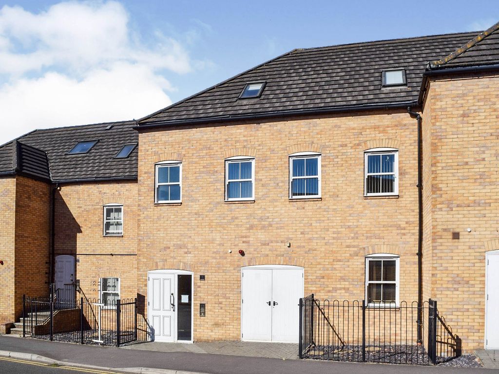 1 bed flat for sale in Church Street, Stanground, Peterborough PE2, £100,000