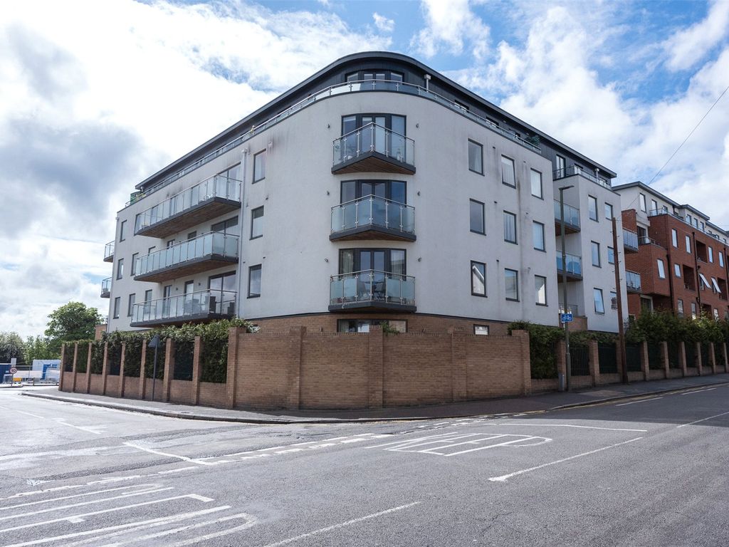 2 bed flat for sale in Sullivan Road, Camberley GU15, £300,000