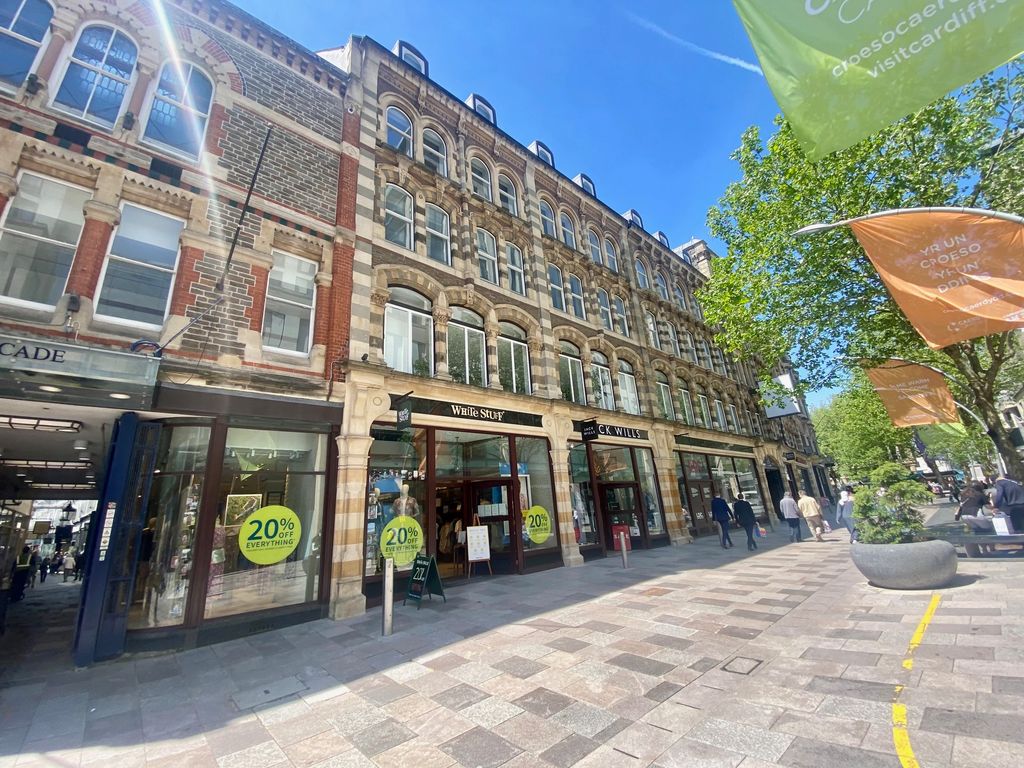 1 bed flat for sale in Barry Lane, City Centre, Cardiff CF10, £175,000