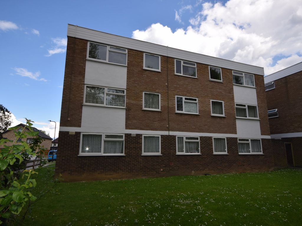 1 bed flat for sale in Rayners Close, Wembley HA0, £249,950