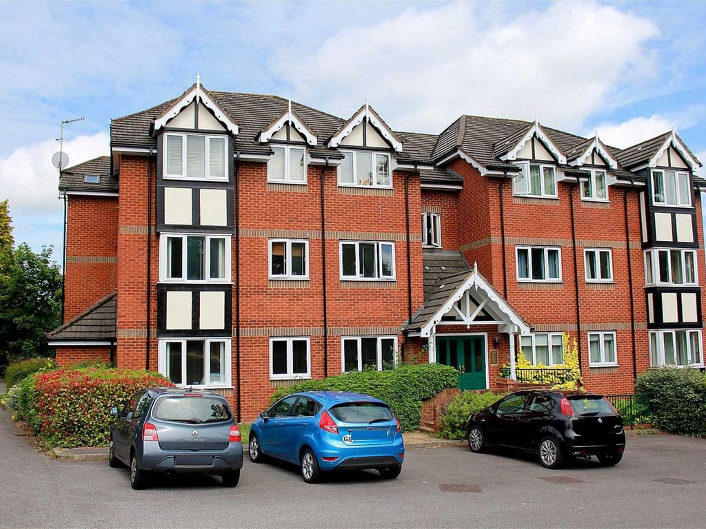 2 bed flat for sale in Cavendish Court, Apsley HP3, £269,500