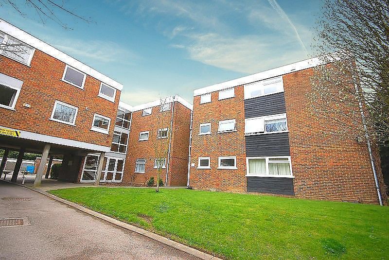 1 bed flat for sale in Hutton Road, Hutton Road CM15, £275,000