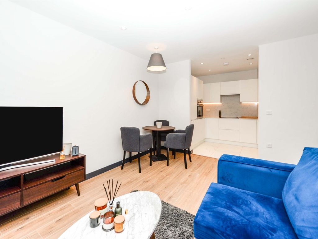 2 bed flat for sale in Drury Lane, Liverpool L2, £220,000