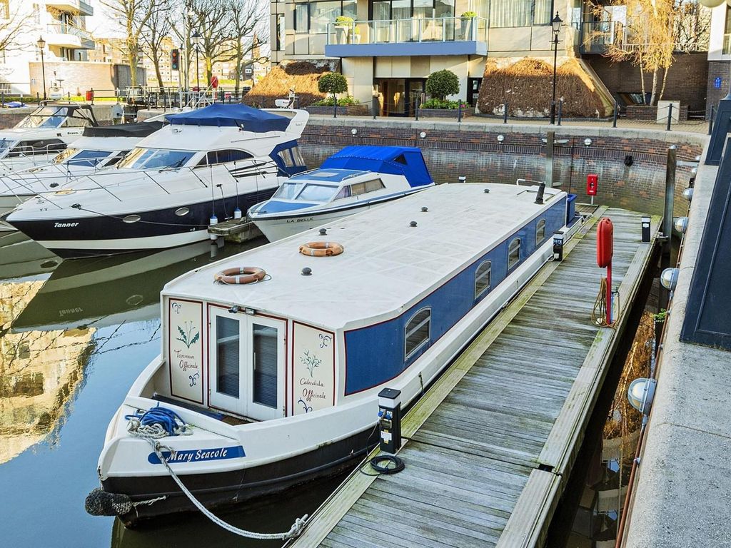2 bed houseboat for sale in Chelsea Harbour, Chelsea SW10, £135,000