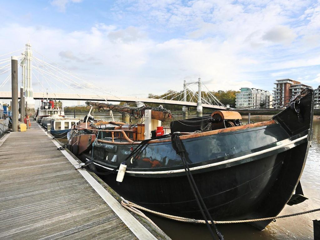2 bed houseboat for sale in Cadogan Pier, Chelsea SW3, £80,000
