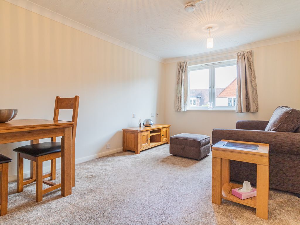 1 bed flat for sale in Priory Avenue, Caversham, Reading RG4, £120,000