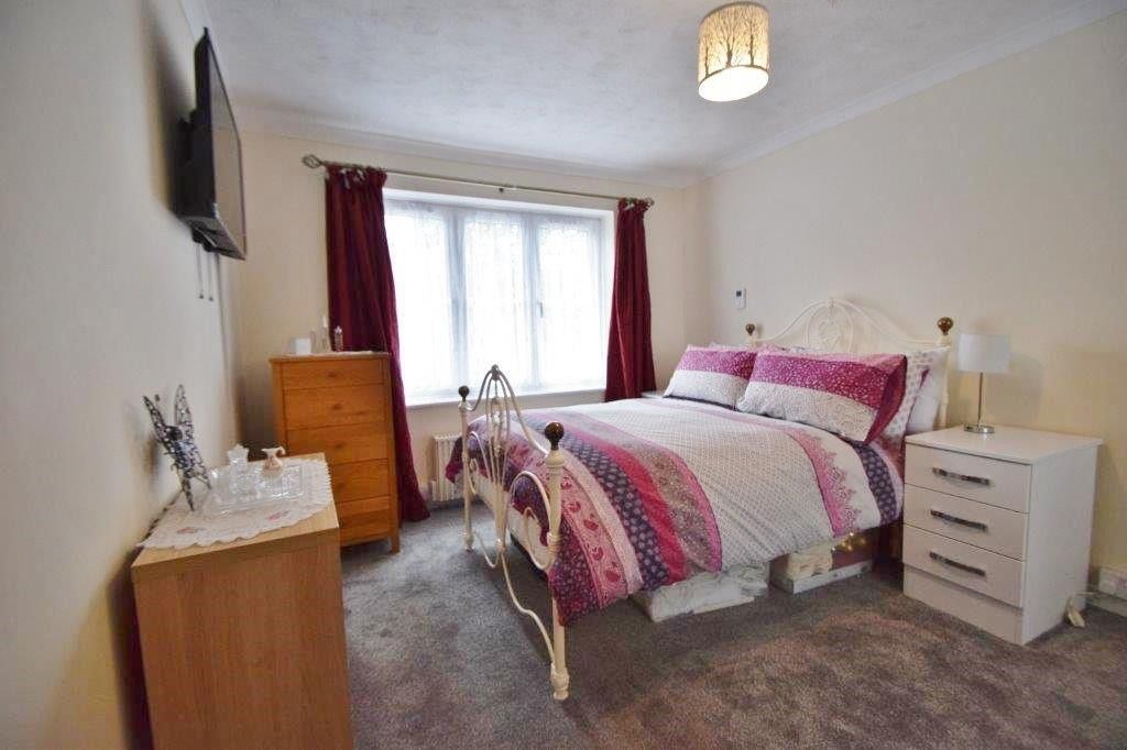 2 bed flat for sale in Juniper Court, Nixey Close, Slough, Berkshire SL1, £159,950