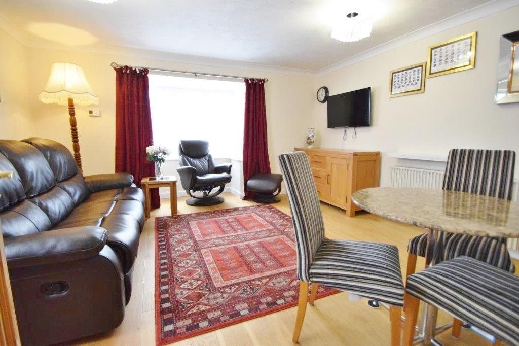 2 bed flat for sale in Juniper Court, Nixey Close, Slough, Berkshire SL1, £159,950