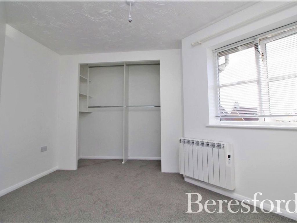 3 bed flat for sale in Braithwaite Drive, Colchester CO4, £190,000
