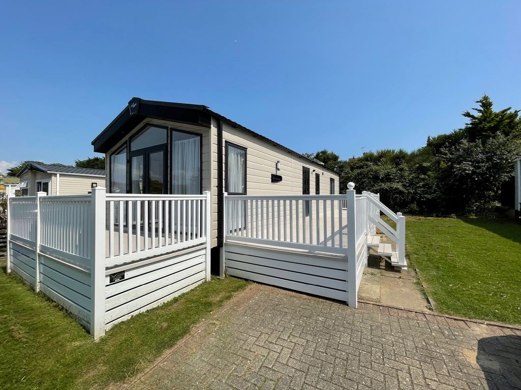 2 bed mobile/park home for sale in Warners Lane, Selsey, Chichester PO20, £89,995