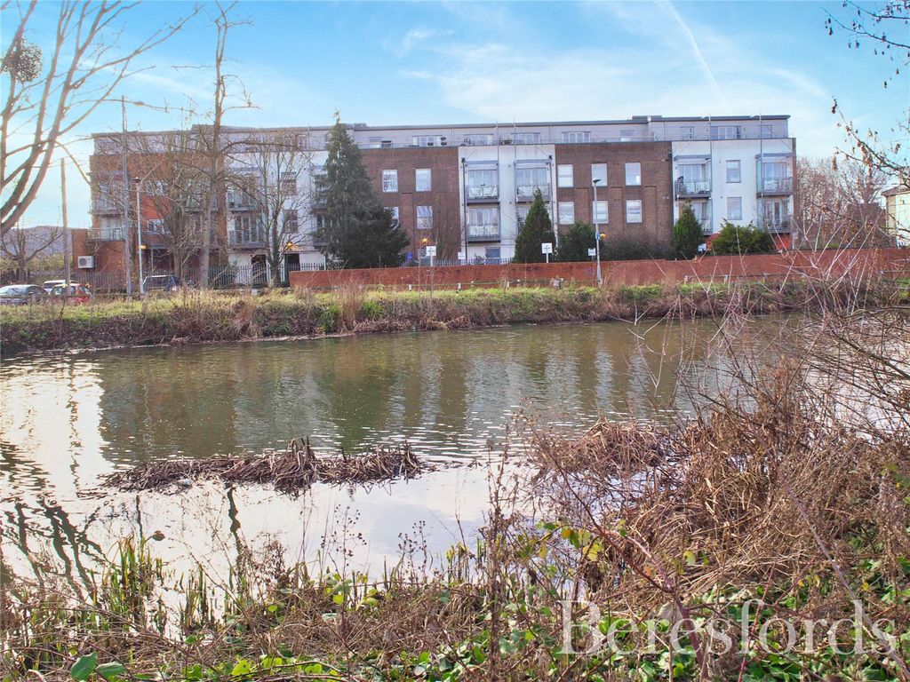 1 bed flat for sale in Baddow Road, Chelmsford CM2, £194,000
