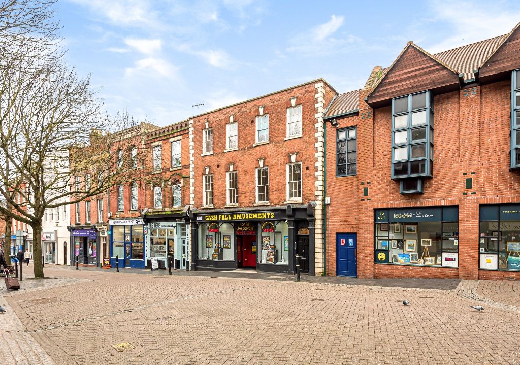 1 bed flat for sale in Broad Street, Worcester WR1, £110,000