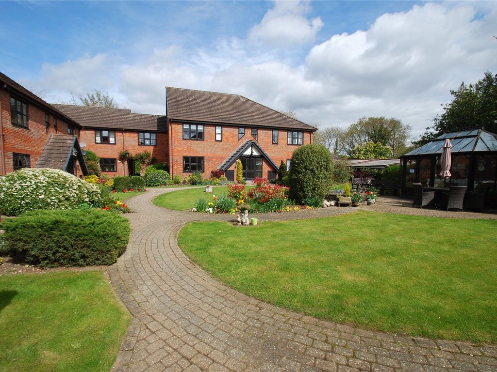 1 bed flat for sale in The Hollies, Maxwell Road, Beaconsfield, Buckinghamshire HP9, £265,000