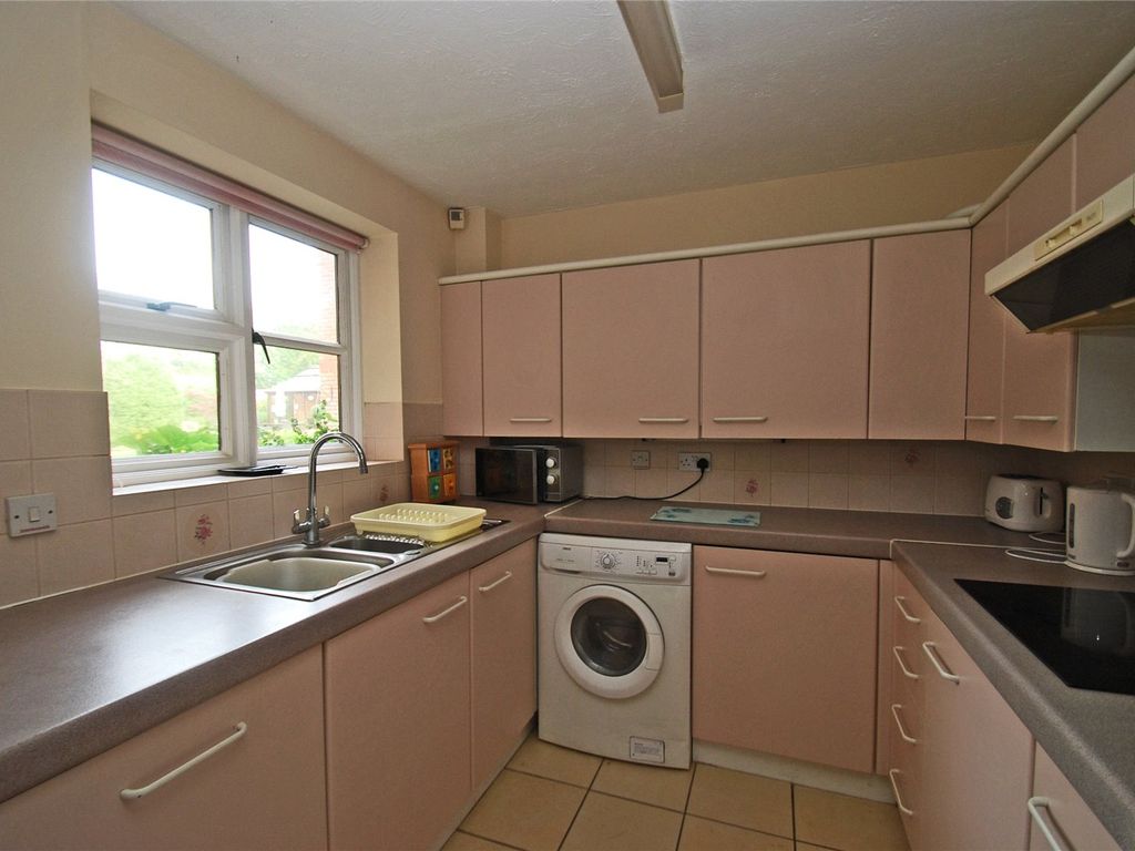 1 bed flat for sale in The Hollies, Maxwell Road, Beaconsfield, Buckinghamshire HP9, £265,000