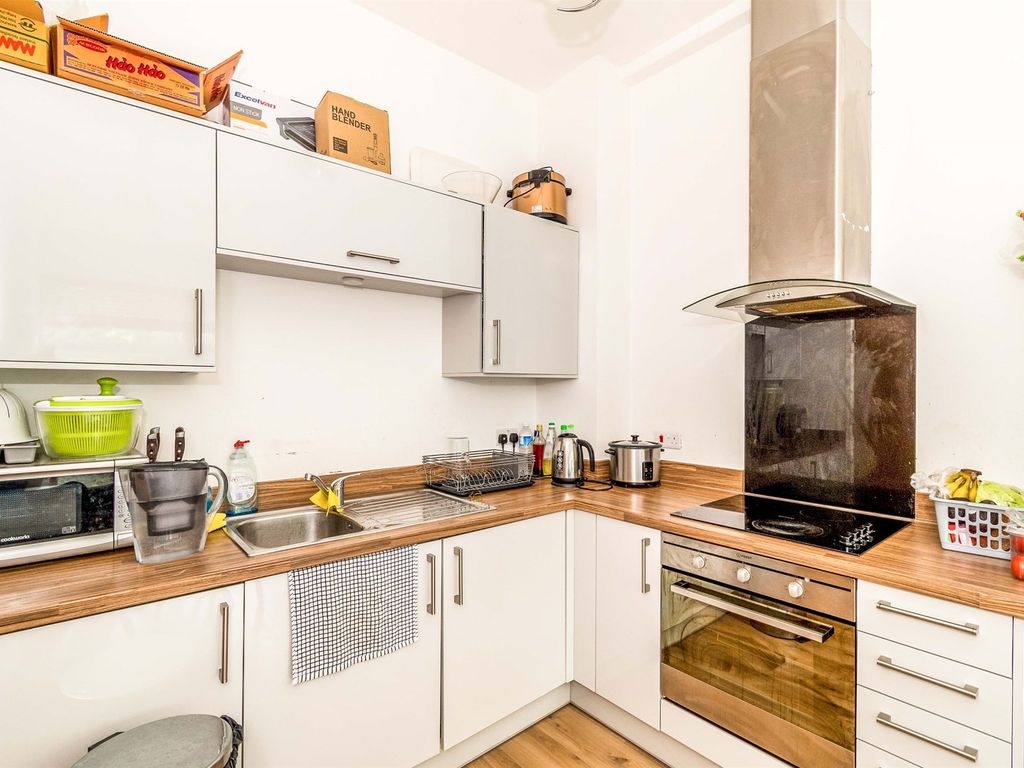 1 bed flat for sale in Millbrook Road East, Southampton SO15, £130,000