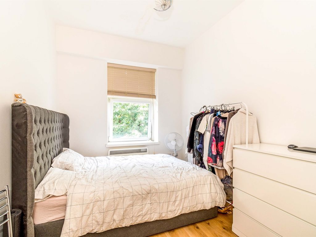 1 bed flat for sale in Millbrook Road East, Southampton SO15, £130,000