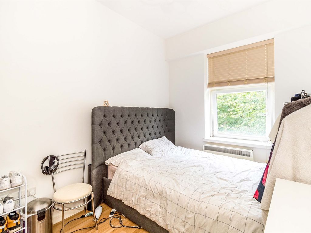 1 bed flat for sale in Millbrook Road East, Southampton SO15, £130,000
