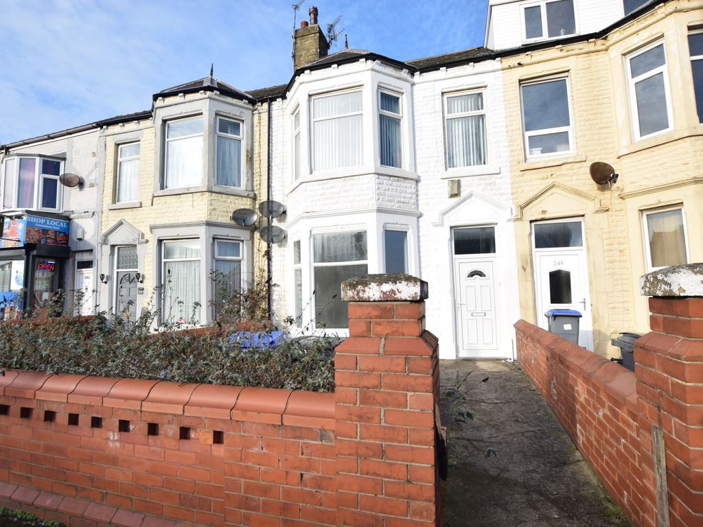 1 bed flat for sale in Waterloo Road, Blackpool FY4, £60,000