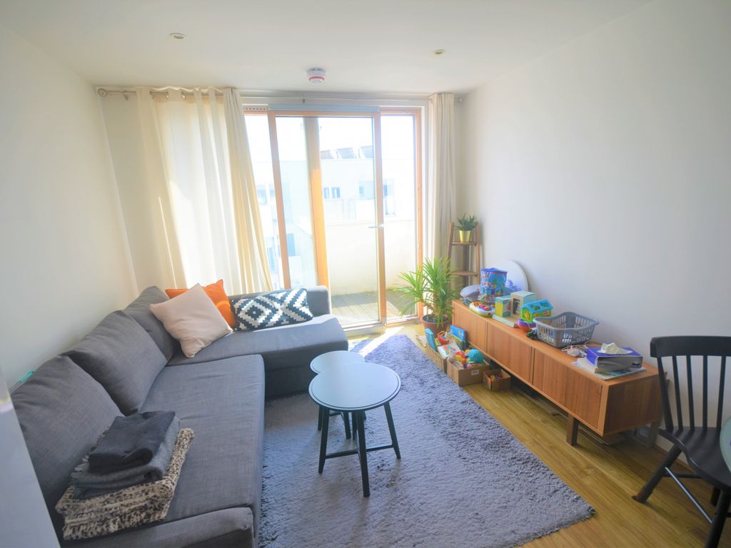 1 bed flat for sale in Cutmore, Ropeworks IG11, £215,000