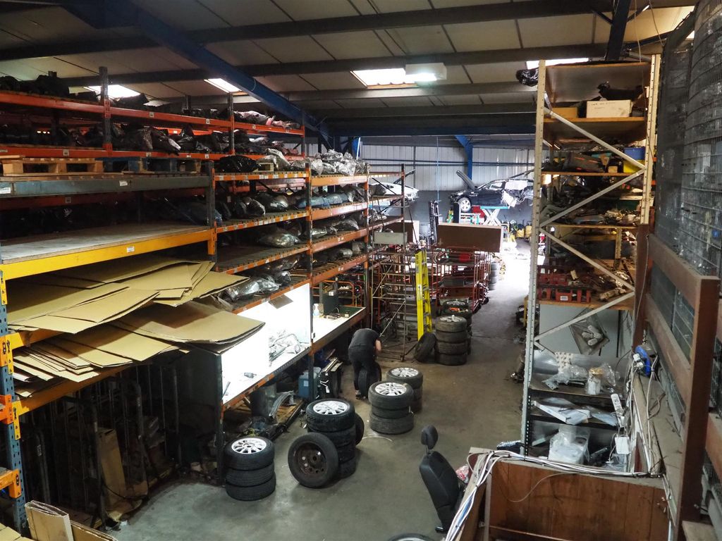 Parking/garage for sale in Vehicle Repairs & Mot DN9, North Lincolnshire, £100,000