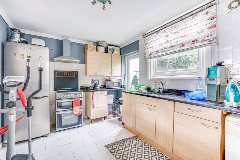 1 bed property for sale in Central Avenue, Edmonton N9, £215,000