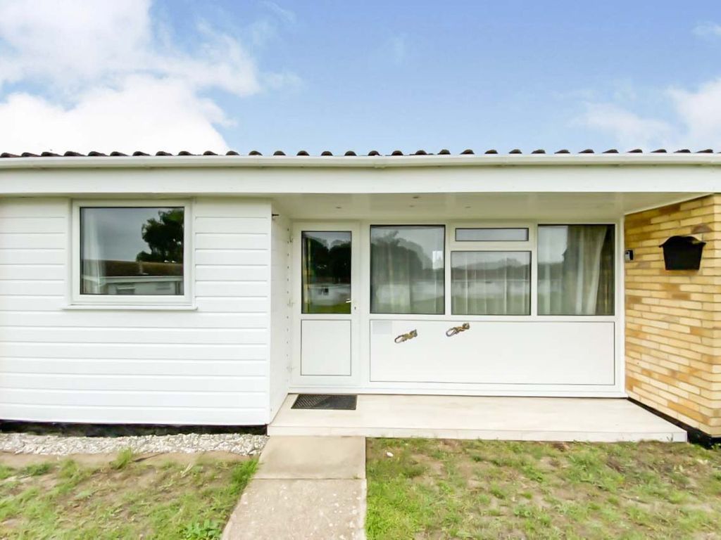 2 bed bungalow for sale in Butt Lane, Great Yarmouth NR31, £70,000