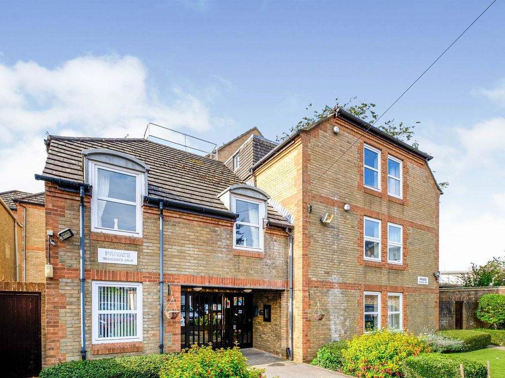 1 bed flat for sale in Wilton Road, Salisbury SP2, £50,000